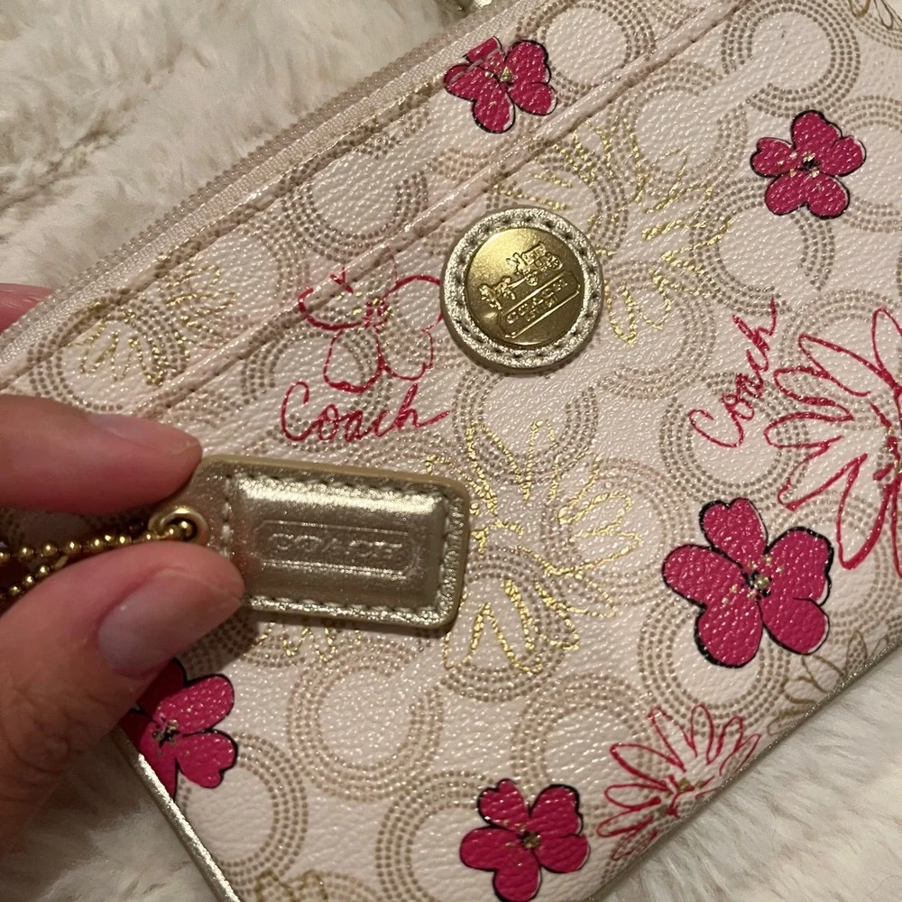 Coach pink and white leather wristlet - Picture 4 of 6
